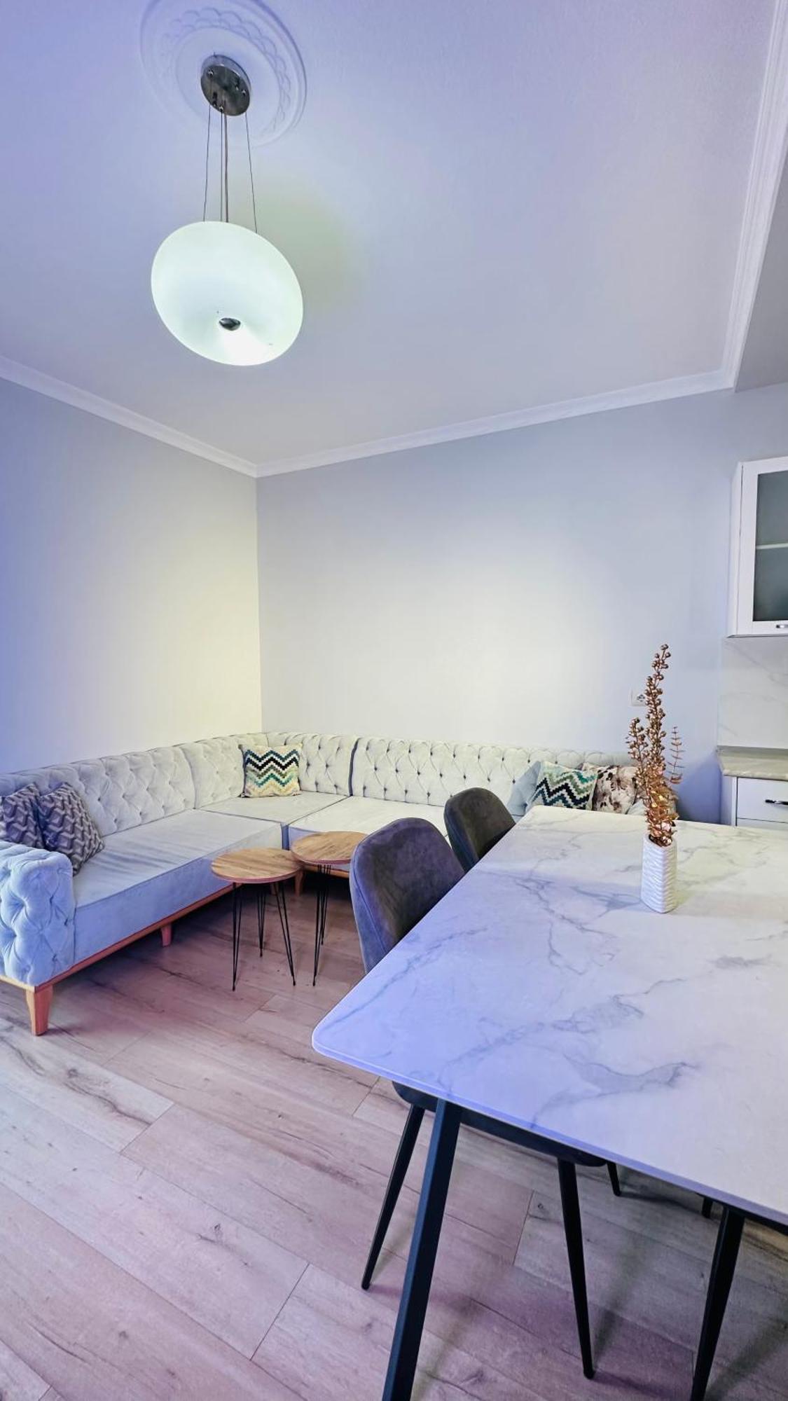Bllok: Central Cozy Stay, 24/7 Self Check-In Tirana Buitenkant foto