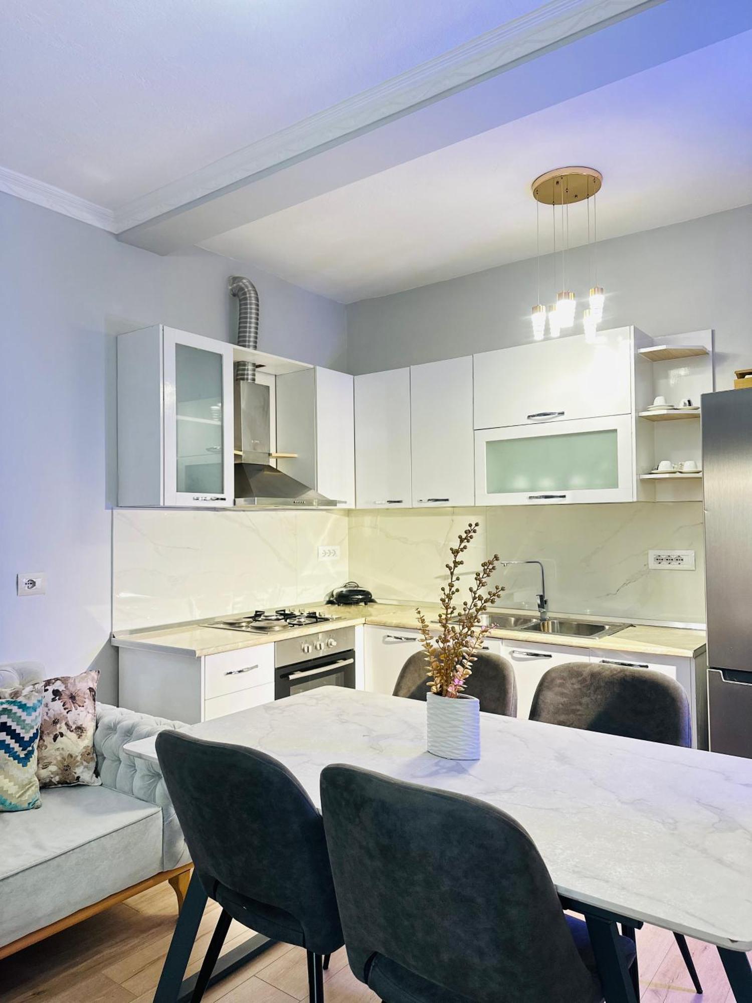Bllok: Central Cozy Stay, 24/7 Self Check-In Tirana Buitenkant foto