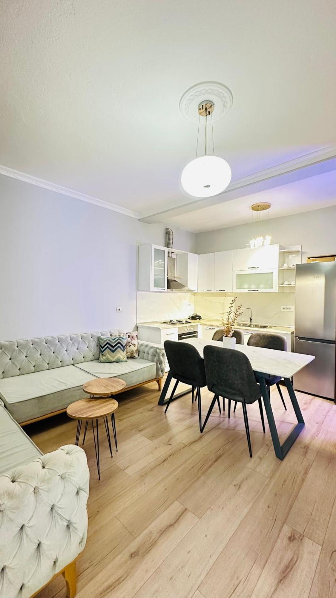 Bllok: Central Cozy Stay, 24/7 Self Check-In Tirana Buitenkant foto